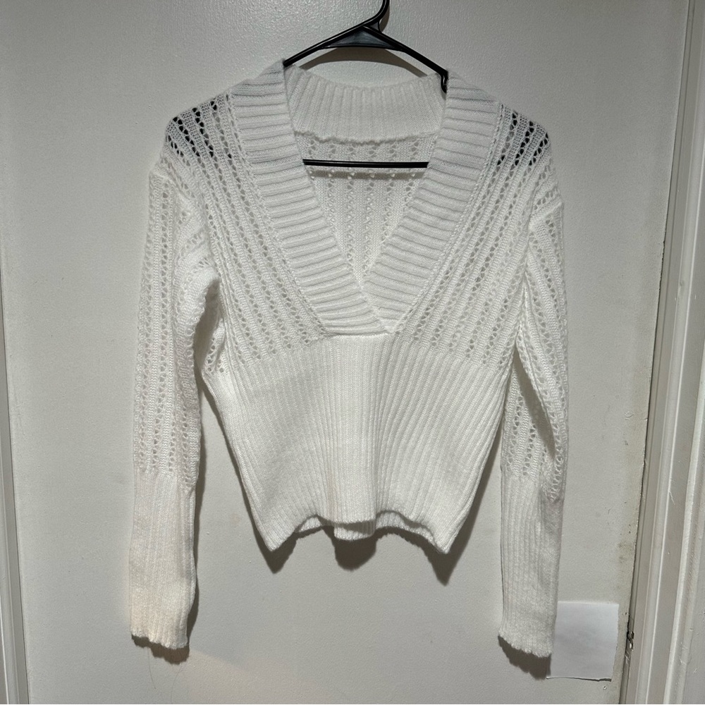 Nordstrom white sweater size XS. Beautiful sweater brand new never worn! #127